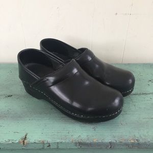 Black Dansko clogs 7.5-8 (EU 38